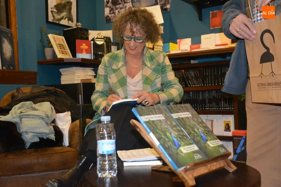 Foto 8 - Lola L&oacute;pez Mond&eacute;jar presenta en Letras Corsarias su libro &lsquo;Qu&eacute; mundo tan maravilloso&rsquo;