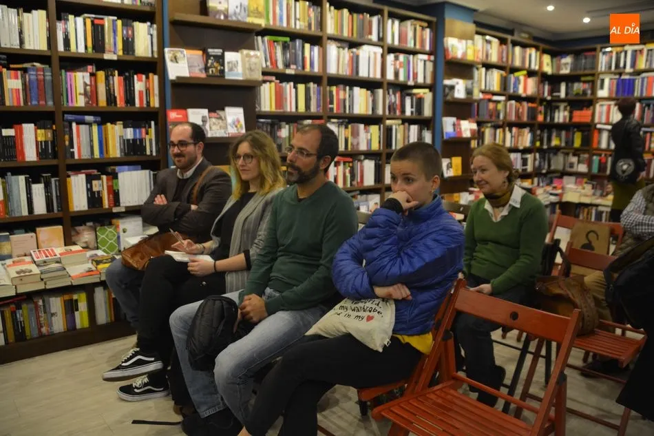 Foto 9 - Lola L&oacute;pez Mond&eacute;jar presenta en Letras Corsarias su libro &lsquo;Qu&eacute; mundo tan maravilloso&rsquo;