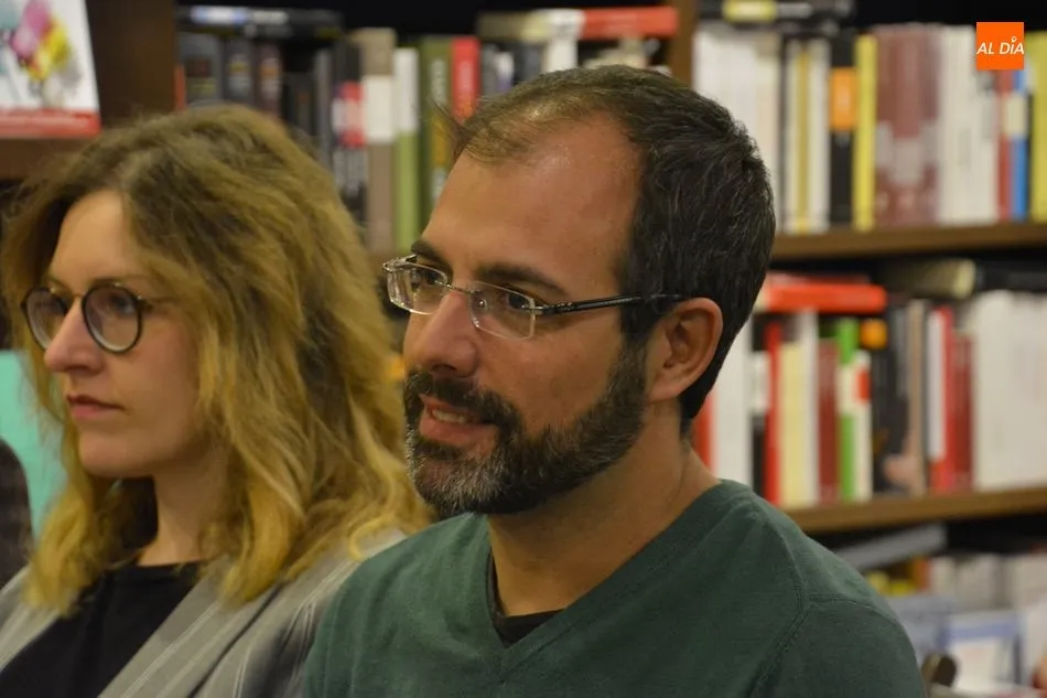Foto 4 - Lola L&oacute;pez Mond&eacute;jar presenta en Letras Corsarias su libro &lsquo;Qu&eacute; mundo tan maravilloso&rsquo;