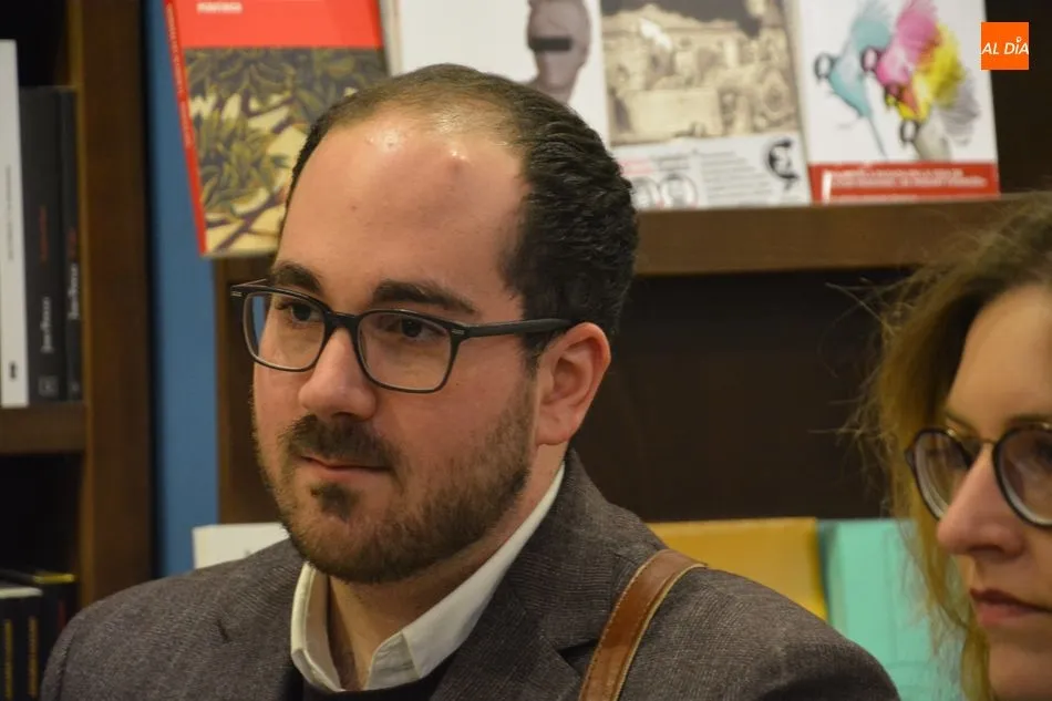 Foto 3 - Lola L&oacute;pez Mond&eacute;jar presenta en Letras Corsarias su libro &lsquo;Qu&eacute; mundo tan maravilloso&rsquo;