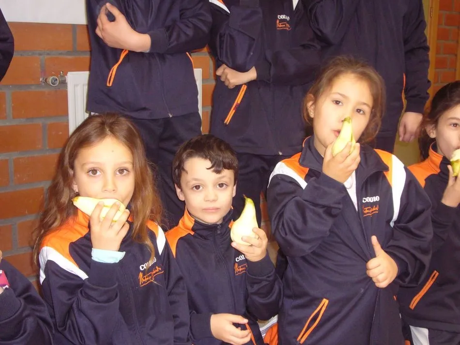 Foto 5 - El Colegio Antonio Machado inicia su primera Semana de la Fruta