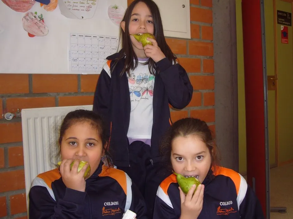Foto 4 - El Colegio Antonio Machado inicia su primera Semana de la Fruta