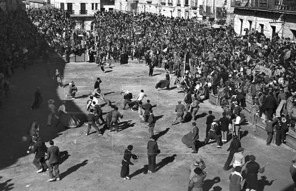 La Agencia EFE rescata de su archivo varias fotos del Carnaval del Toro de hace 70 años  