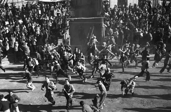 Foto 3 - La Agencia EFE rescata de su archivo varias fotos del Carnaval del Toro de hace 70 a&ntilde;os  