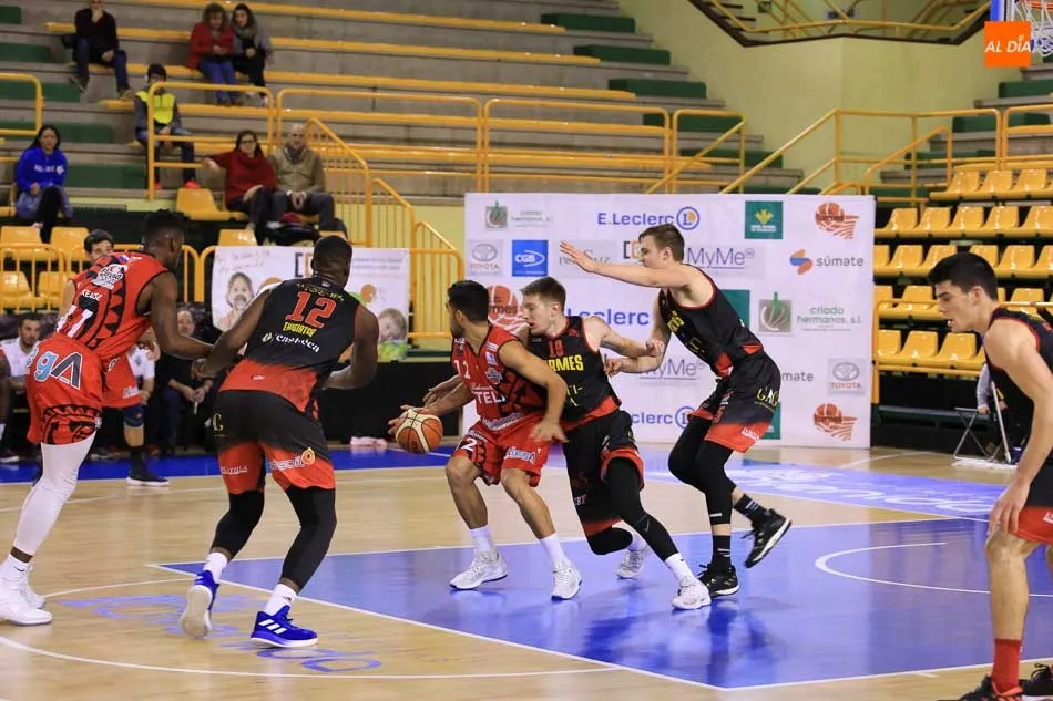 Un partido del CB Tormes en casa