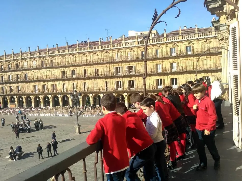 Foto 9 - Estudiantes del colegio Trinitarios disfrutan una interesante visita al Ayuntamiento