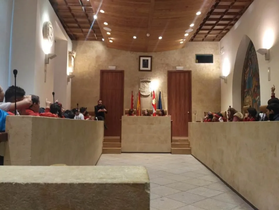 Foto 6 - Estudiantes del colegio Trinitarios disfrutan una interesante visita al Ayuntamiento
