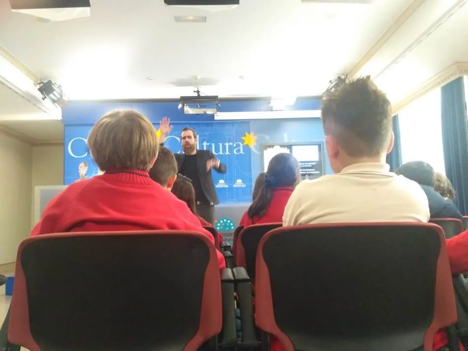 Foto 3 - Estudiantes del colegio Trinitarios disfrutan una interesante visita al Ayuntamiento