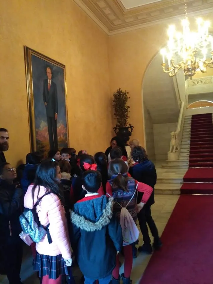 Foto 2 - Estudiantes del colegio Trinitarios disfrutan una interesante visita al Ayuntamiento