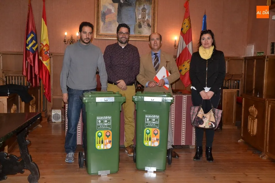 Foto 2 - Ecovidrio har&aacute; una donaci&oacute;n a Cruz Roja si durante el Carnaval se recogen 6.000 kilos de vidrio  