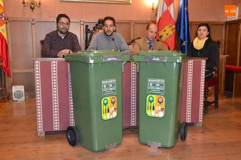 Ecovidrio hará una donación a Cruz Roja si durante el Carnaval se recogen 6.000 kilos de vidrio  