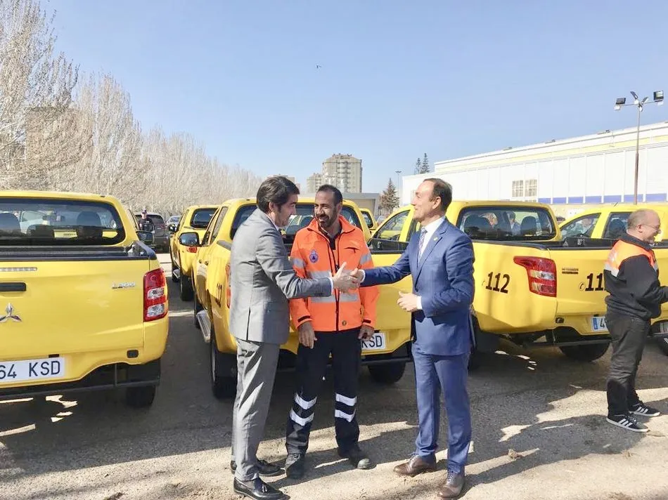 Foto 6 - La Junta entrega dos veh&iacute;culos a Protecci&oacute;n Civil de Vitigudino y Carbajosa de la Sagrada