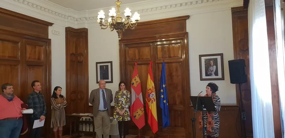 Foto 2 - La subdelegada del Gobierno entrega diplomas a siete radioaficionados REMER