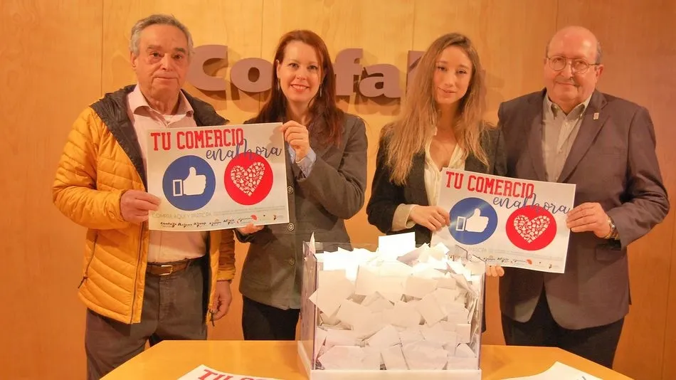 Entrega de los premios a las ganadoras del sorteo de San Valentín de Confaes