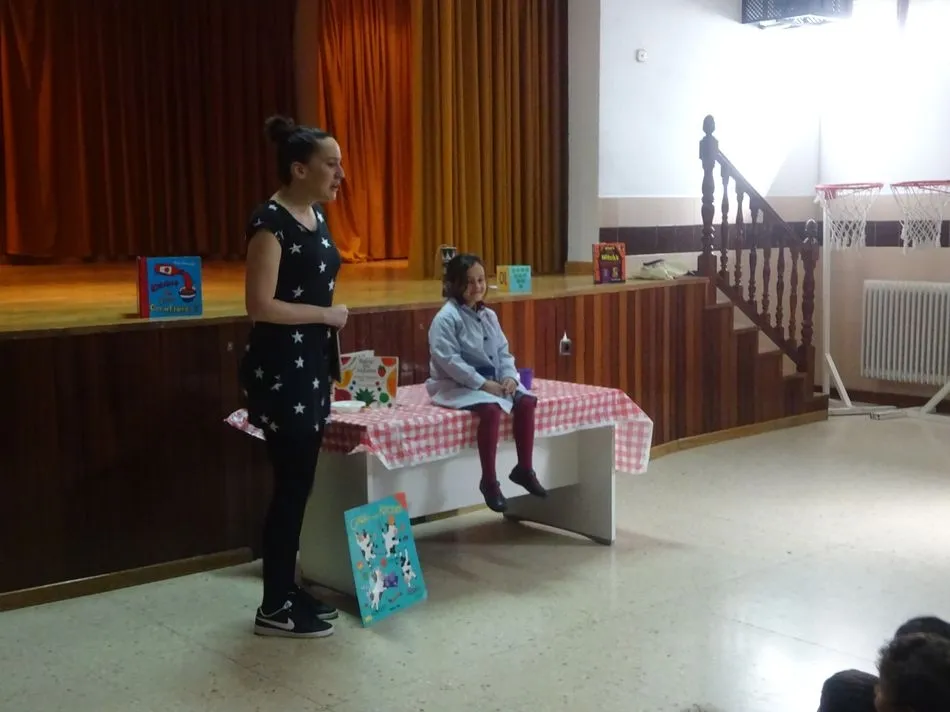 Foto 2 - &lsquo;Cuentos teatralizados en ingl&eacute;s&rsquo; para los alumnos del Colegio San Juan Bosco  