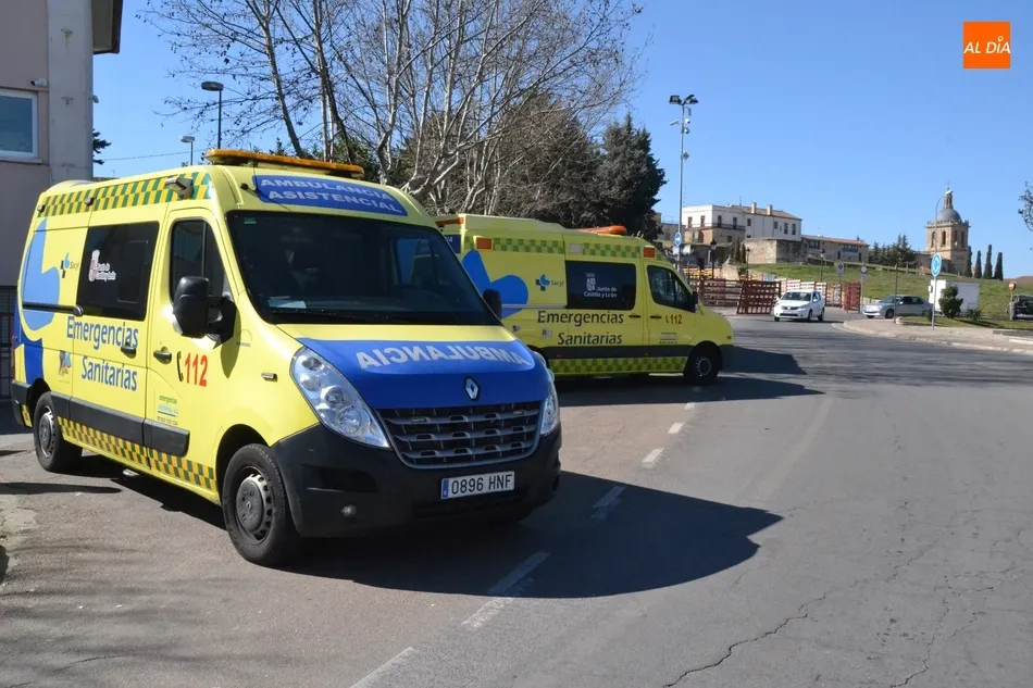 Foto 2 - Recogen firmas contra el traslado del centro de coordinaci&oacute;n de ambulancias a Valladolid  
