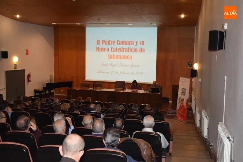 Foto 4 - Conferencia sobre el padre C&aacute;mara a cargo del profesor Jes&uacute;s &Aacute;ngel Jim&eacute;nez