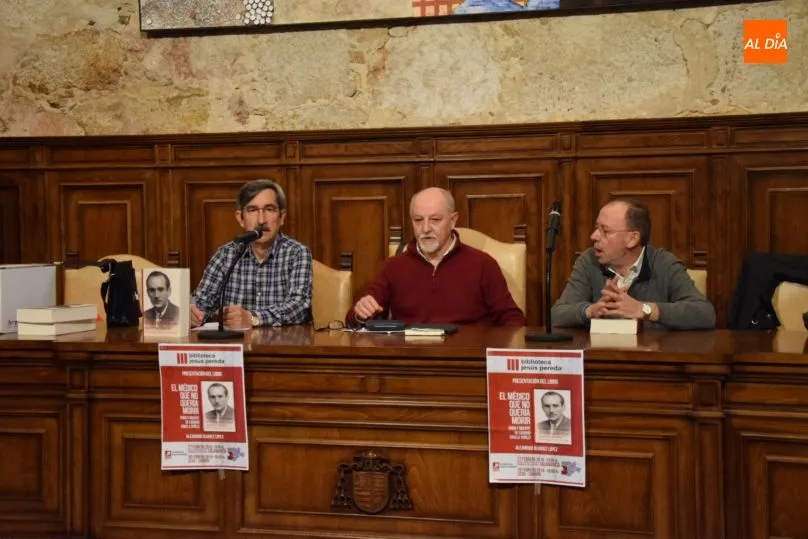 Foto 3 - Alejandro &Aacute;lvarez rinde homenaje al m&eacute;dico Lodario Gavela asesinado por la Brigadilla en 1947&nbsp;&nbsp;