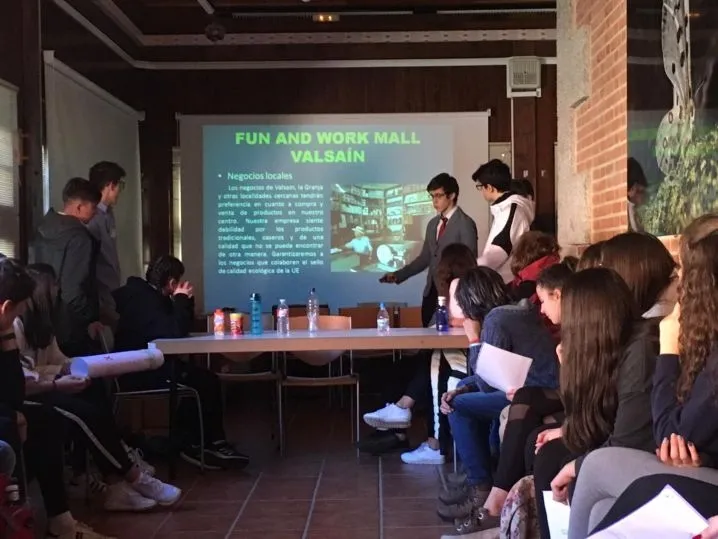 Foto 9 - Alumnos de 4&deg; de ESO del&nbsp;Colegio San Juan Bosco&nbsp;realizan una excursi&oacute;n a Segovia y Valsa&iacute;n&nbsp;