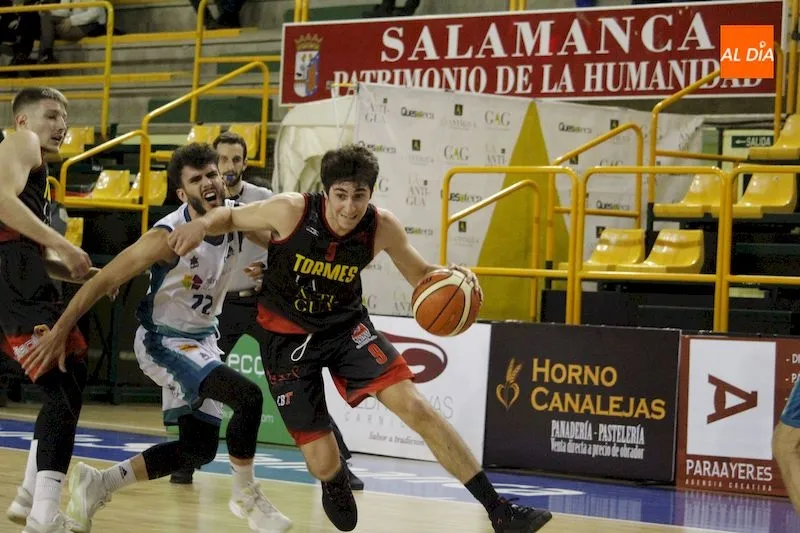 Foto 2 - La Antigua CB Tormes arranca con fuerza su camino hacia la salvaci&oacute;n (77-72)
