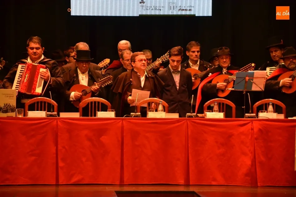 Foto 4 - Presentado el 2&ordm; volumen de la historia de las murgas con la Rondalla III Columnas como...