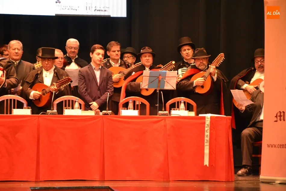 Foto 6 - Presentado el 2&ordm; volumen de la historia de las murgas con la Rondalla III Columnas como...