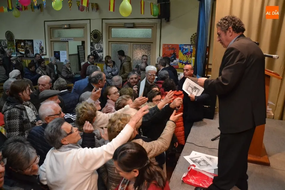 Foto 8 - Carlos Garc&iacute;a Medina relata al detalle la historia de El Porvenir en su preg&oacute;n para el Centro  