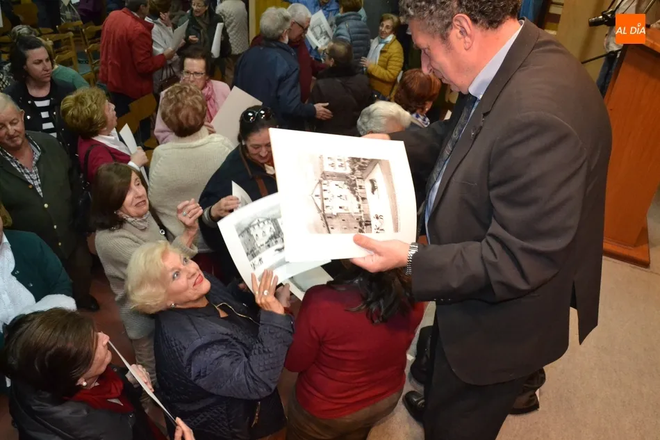 Foto 5 - Carlos Garc&iacute;a Medina relata al detalle la historia de El Porvenir en su preg&oacute;n para el Centro  