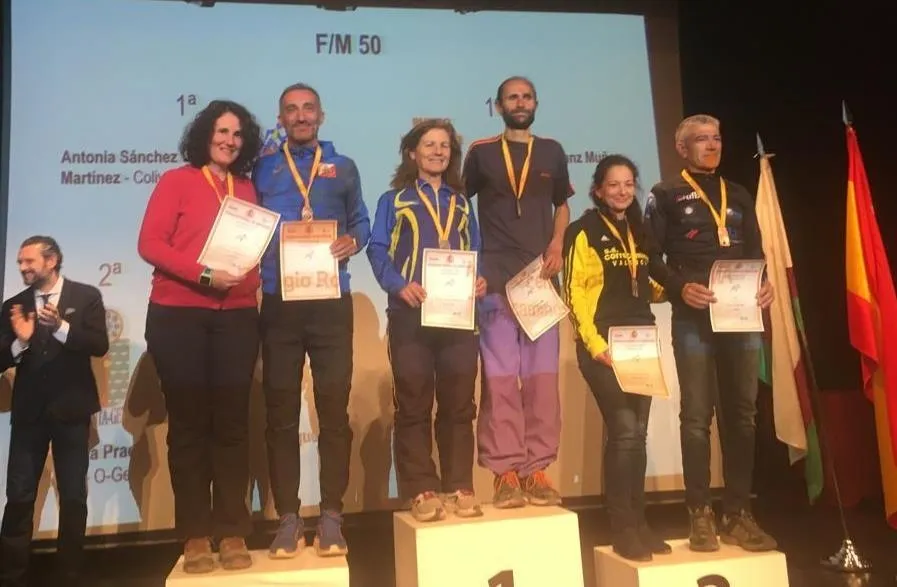 Foto 2 - Remigio Rodr&iacute;guez recoge sus trofeos de la Liga Nacional de Orientaci&oacute;n 2018  
