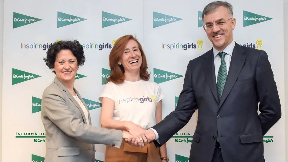 Ester Uriol, Directora de Comunicación Corporativa de El Corte Inglés, Marta Pérez Dorao, Presidenta de la Fundación Inspiring Girls y Julio Sánchez, Director RRHH IECISA