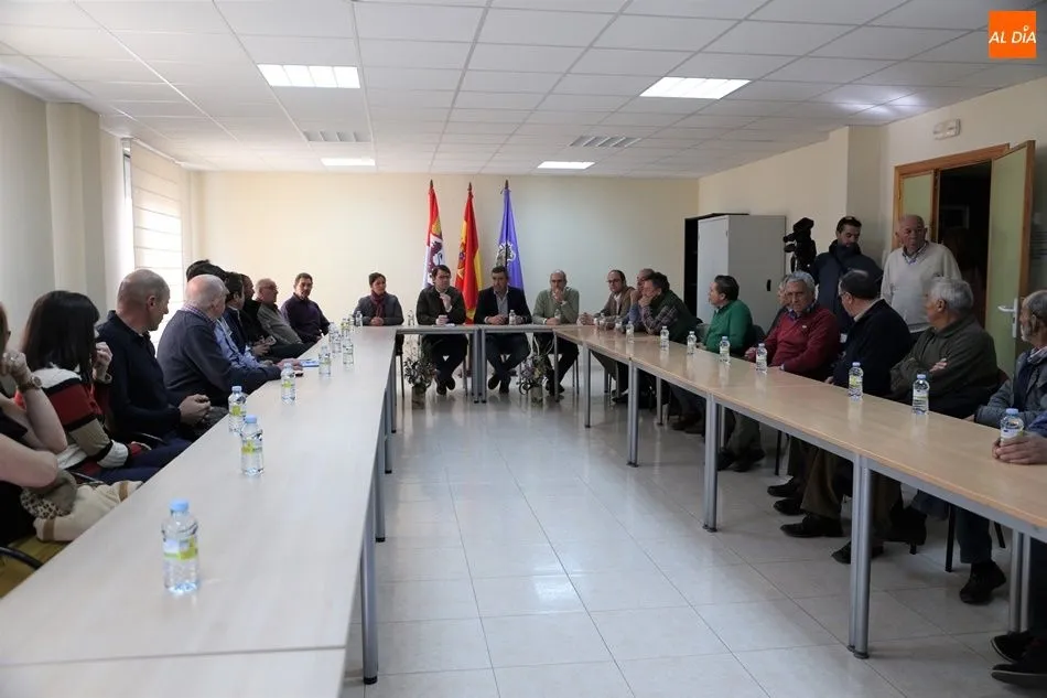 Foto 2 - Ma&ntilde;ueco defiende potenciar el regad&iacute;o para &ldquo;apostar por el futuro del mundo rural&rdquo;  