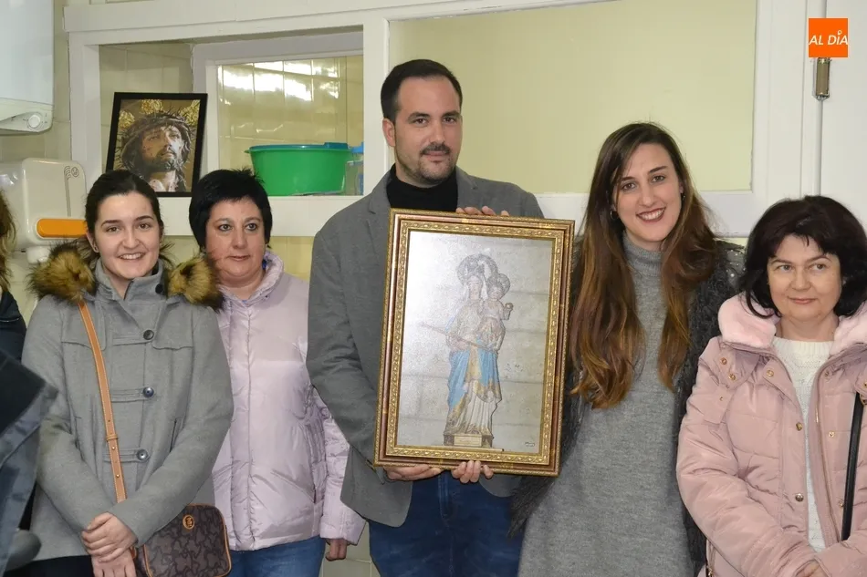 Foto 9 - Trabajadoras del Hospital de la Pasi&oacute;n acercan a la Enfermer&iacute;a de la Plaza la Virgen de la Salud  