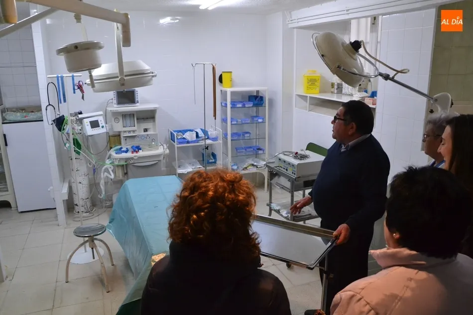 Foto 6 - Trabajadoras del Hospital de la Pasi&oacute;n acercan a la Enfermer&iacute;a de la Plaza la Virgen de la Salud  