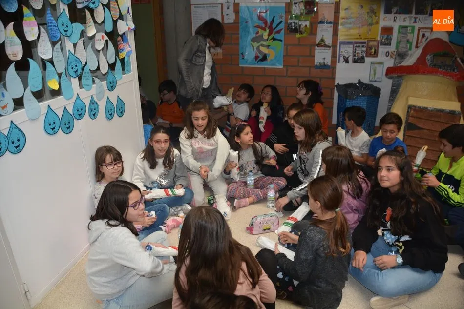 Foto 7 - Intensa jornada solidaria en el colegio Antonio Machado con musica y deporte