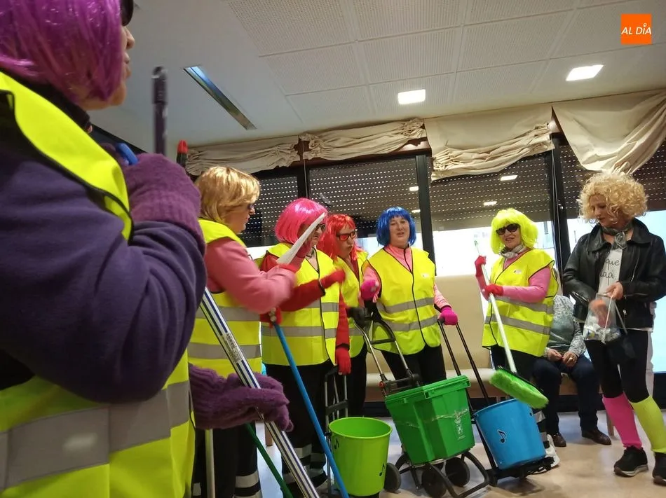Foto 2 - Las chirigotas inician el carnaval de Guijuelo