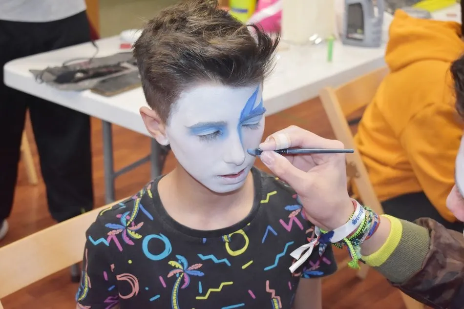 Foto 8 - Los j&oacute;venes de Carbajosa participan en un taller de maquillaje art&iacute;stico para Carnaval
