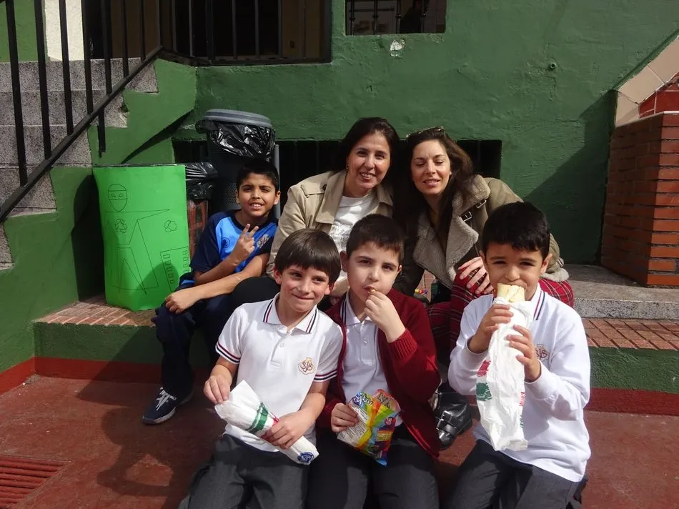Foto 6 - &Eacute;xito de participaci&oacute;n en la Operaci&oacute;n Bocata del Colegio San Juan Bosco