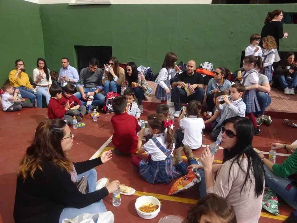 Foto 5 - &Eacute;xito de participaci&oacute;n en la Operaci&oacute;n Bocata del Colegio San Juan Bosco