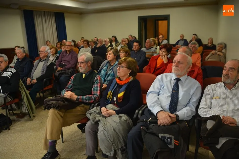 Foto 10 - El periodista y escritor Agust&iacute;n Remesal P&eacute;rez analiza la relaci&oacute;n de Unamuno con Portugal  