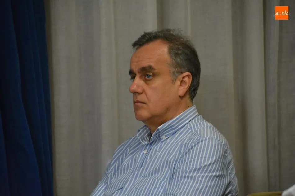 Foto 6 - El periodista y escritor Agust&iacute;n Remesal P&eacute;rez analiza la relaci&oacute;n de Unamuno con Portugal  