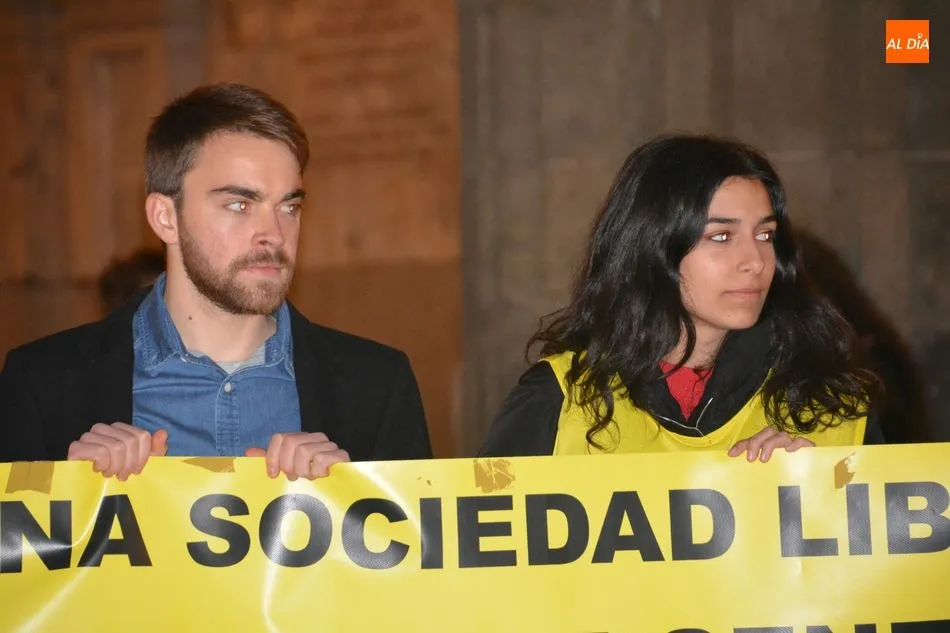 Foto 4 - Amnist&iacute;a Internacional reclama con una performance medidas contra la violencia de g&eacute;nero  