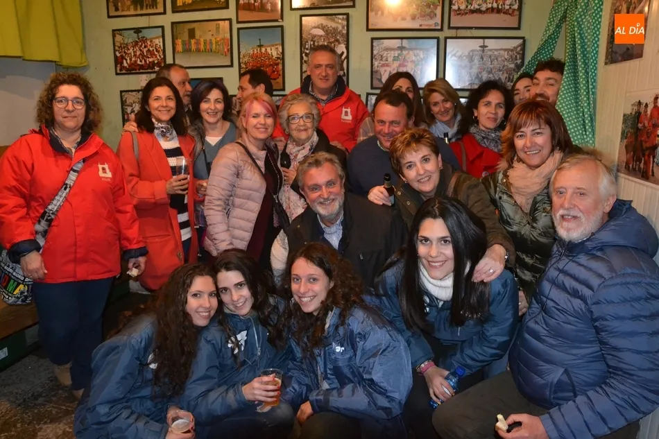 Charo Carpio deja abierta la puerta a pedir cenizos en la fabulosa noche de apertura de las Casetas ...