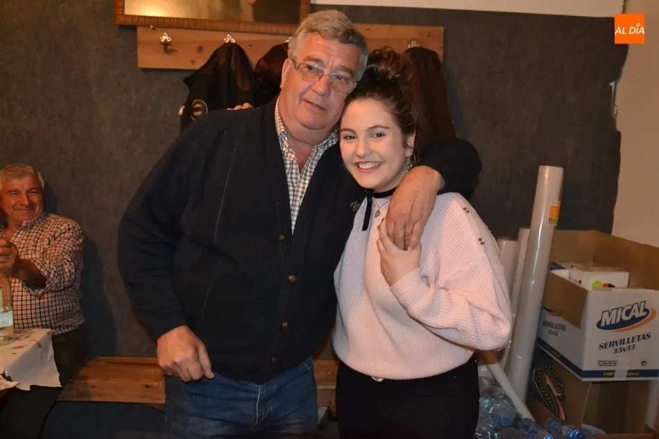Foto 4 - Charo Carpio deja abierta la puerta a pedir cenizos en la fabulosa noche de apertura de las Casetas ...