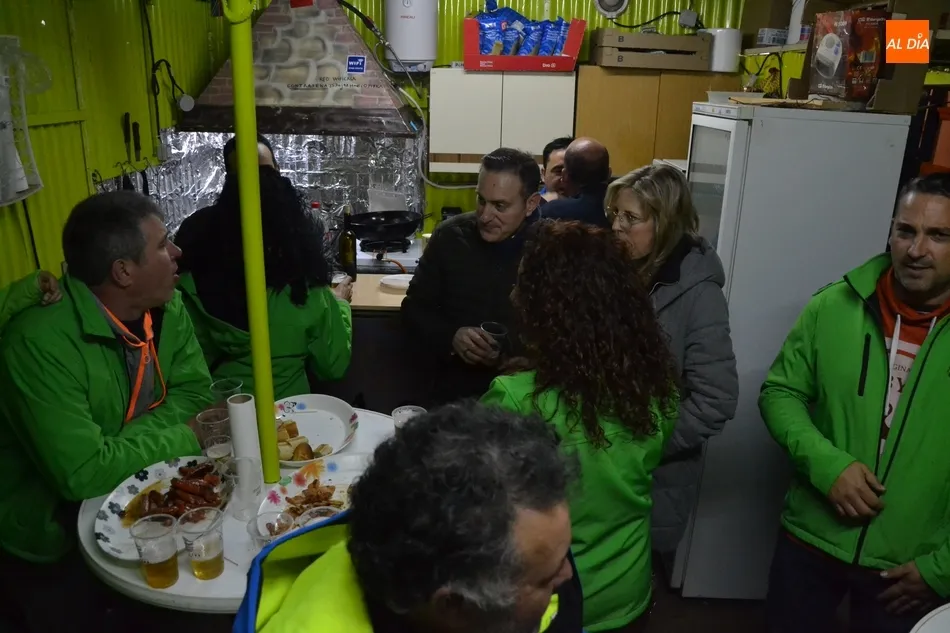 Foto 2 - Charo Carpio deja abierta la puerta a pedir cenizos en la fabulosa noche de apertura de las Casetas ...