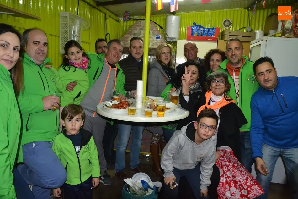 Foto 3 - Charo Carpio deja abierta la puerta a pedir cenizos en la fabulosa noche de apertura de las Casetas ...