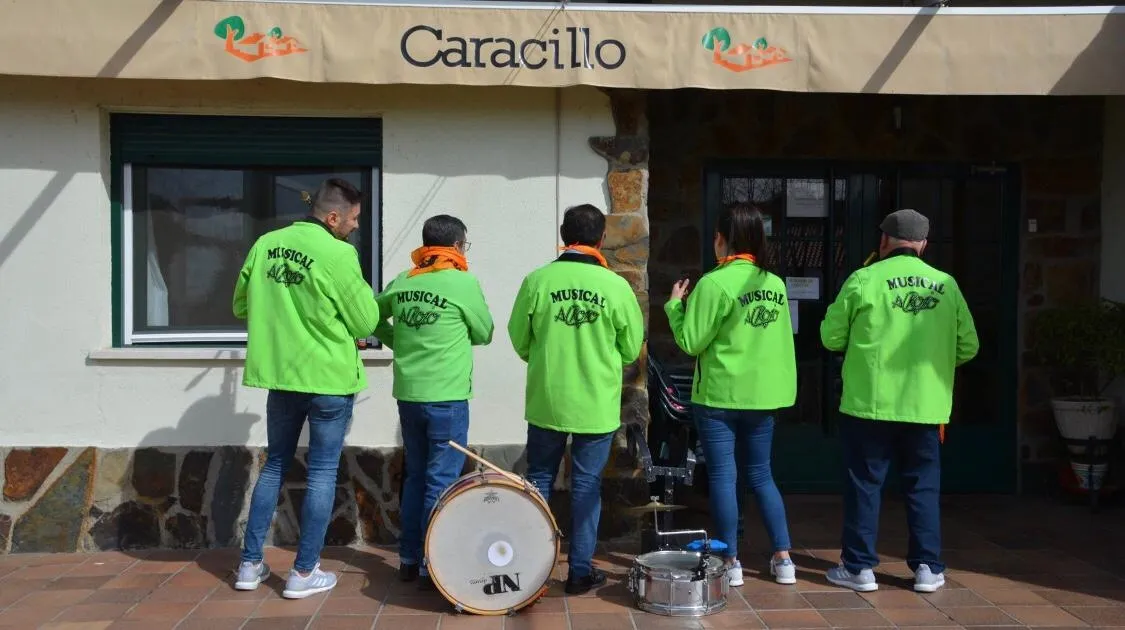 Foto 10 - La Residencia Caracillo lleva a cabo su propio encierro carnavalero  