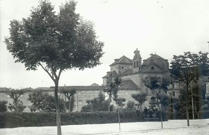 Foto 3 - La plaza de Col&oacute;n, foco religioso y palaciego