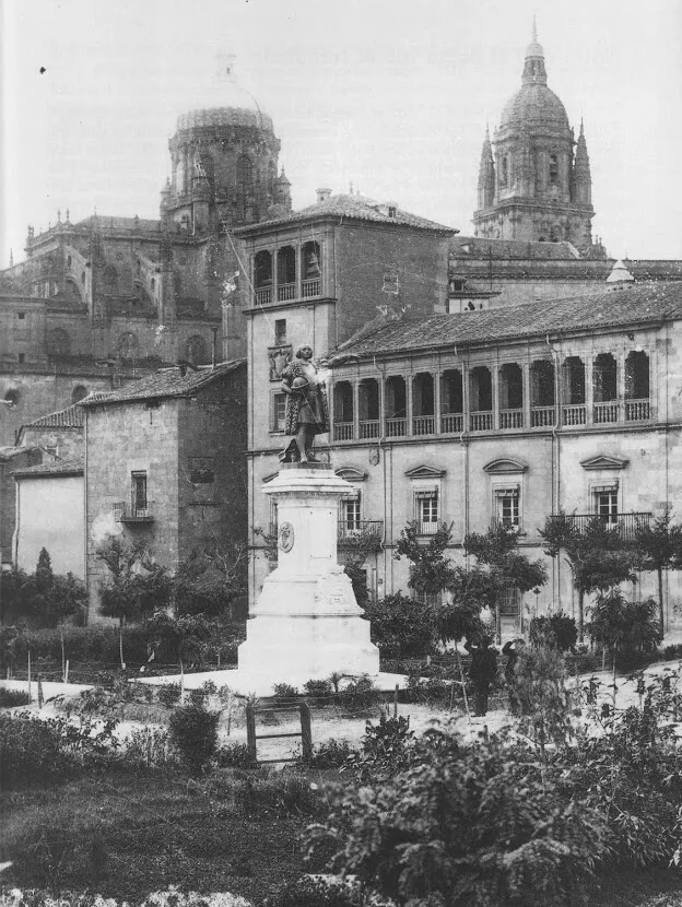Foto 2 - La plaza de Col&oacute;n, foco religioso y palaciego