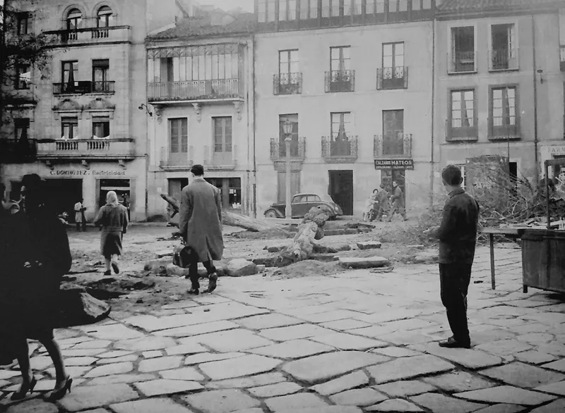 Foto 2 - La plaza de San Justo y el templo destruido