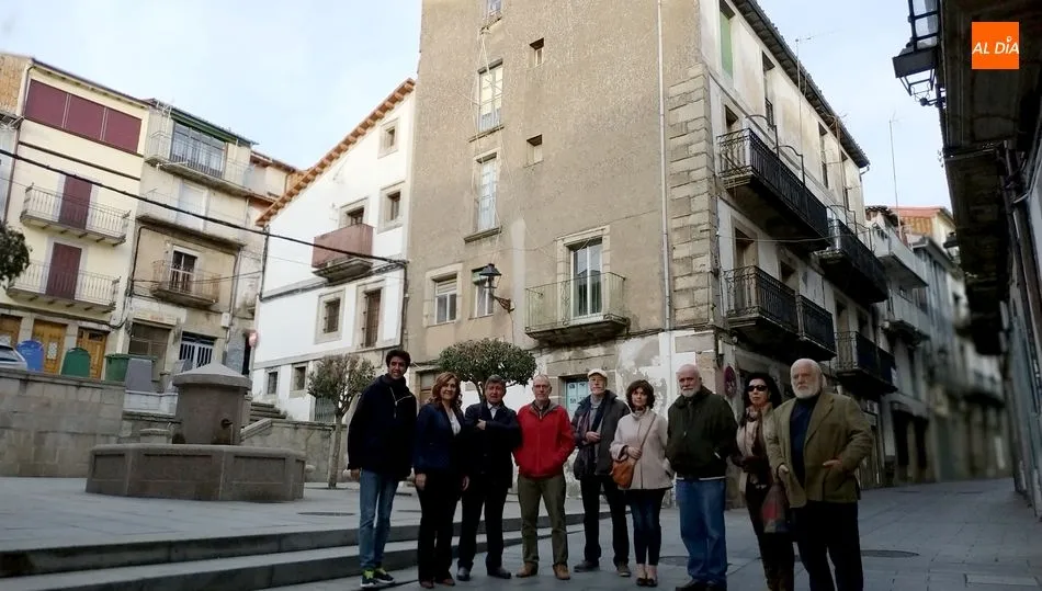 Artistas bejaranos acompañan al Alcalde en la presentación de La Casa del Artista